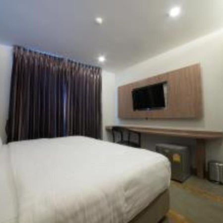 V20 Boutique Jacuzzi Hotel - Sha Extra Plus Bangkok Kültér fotó